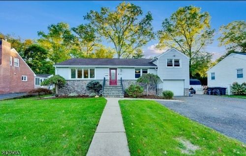 684 Spring Ave, Ridgewood, NJ, 07450-4612 | Card Image