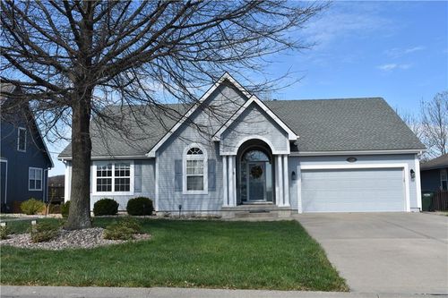 3800 Richmond Dr, Leavenworth, KS, 66048-5168 | Card Image