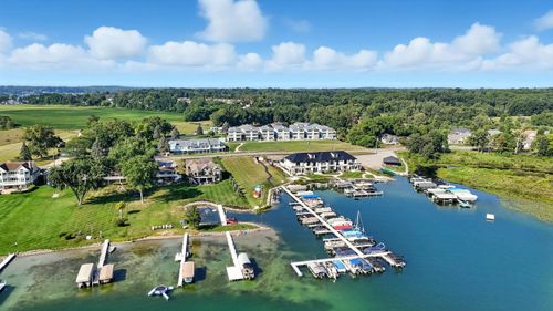apt-b2-100 Lane 325 Lake James, Angola, IN, 46703-8083 | Card Image