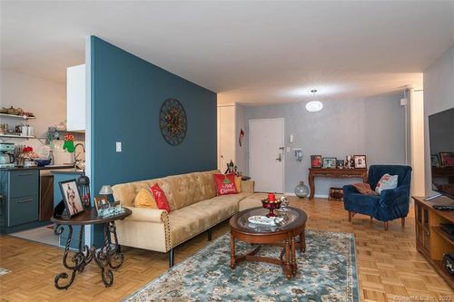 apt-4g-31 Woodland St, Hartford, CT, 06105-4302 | Card Image