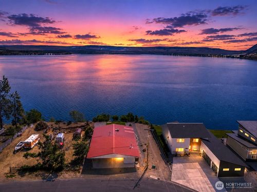 622 1st St, Brewster, WA, 98812-5900 | Card Image