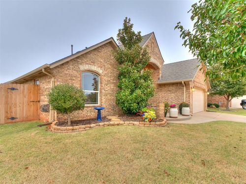 2200 Timber Rdg, Yukon, OK, 73099-5040 | Card Image