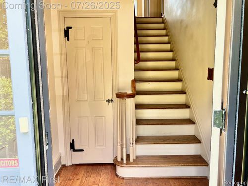 301 W Oakridge St, Ferndale, MI, 48220-2750 | Card Image