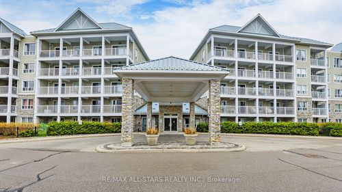327-900 Bogart Mill Trail, Newmarket, ON, L3Y8V5 | Card Image