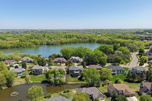 10145 Powers Lake Trl, Woodbury, MN, 55129-8589 | Card Image