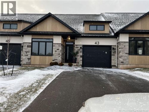 43 Rue Murray, Dieppe, NB, E1K0C8 | Card Image