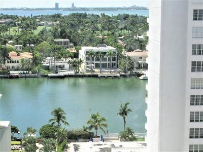 1011 - 5701 Collins Ave, Condo with 1 bedrooms, 2 bathrooms and null parking in Miami Beach FL | Image 1