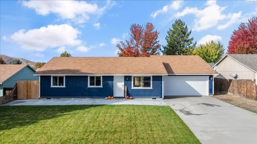 3143 Iris St, West Richland, WA, 99353-6782 | Card Image