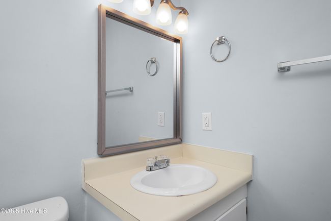 Full Bathroom | Image 13