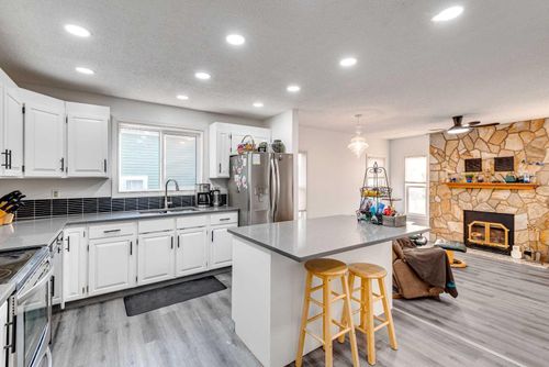 133 6 Ave Se, Three Hills, AB, T0M2A0 | Card Image