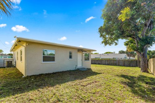 656 W 6th St, Riviera Beach, FL, 33404-7414 | Card Image