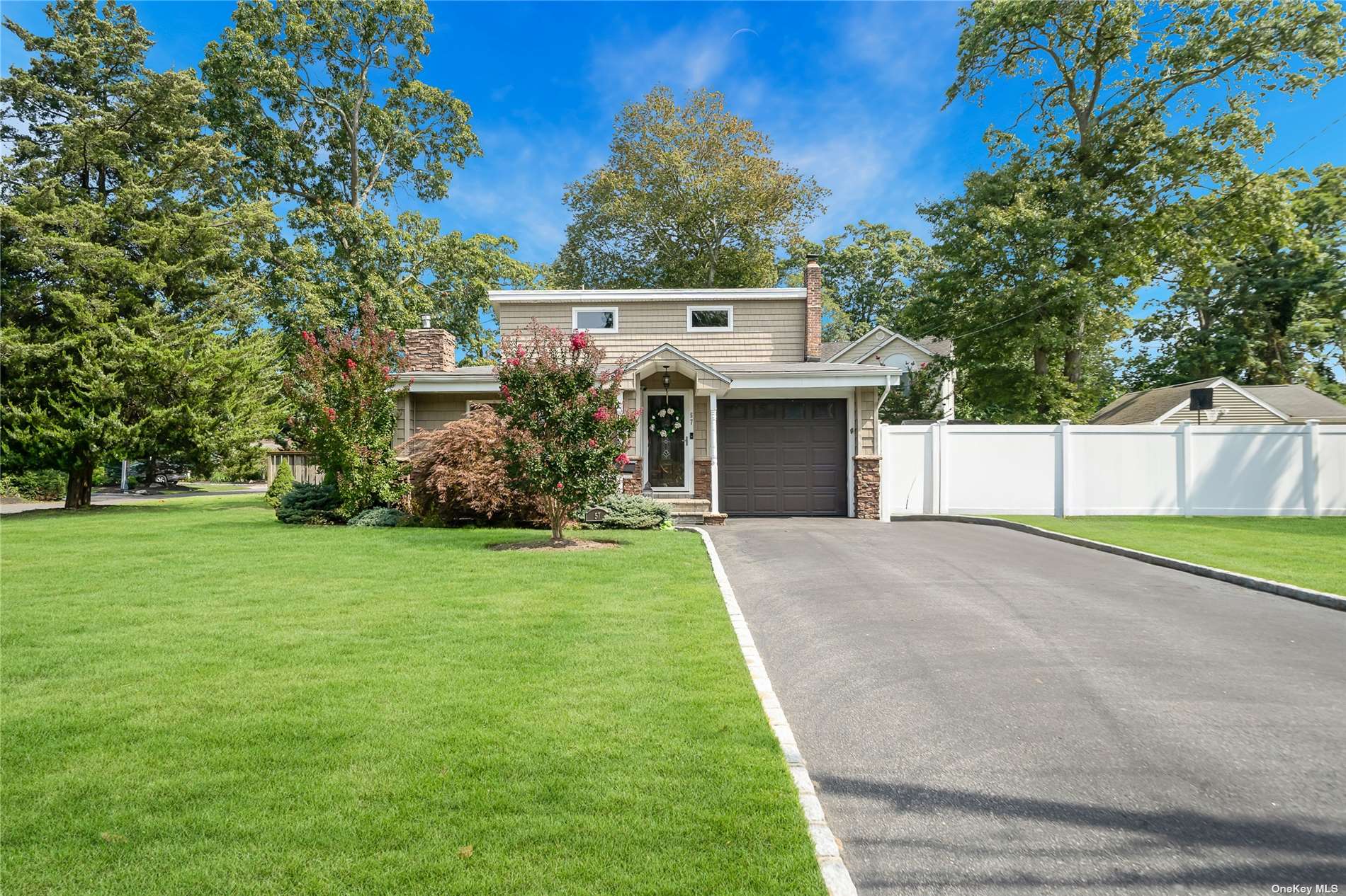 Matinecock Ave, East Islip, NY 11730