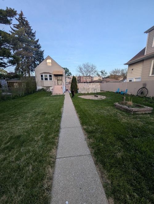 1333 Harvey Ave, Berwyn, IL, 60402-1105 | Card Image