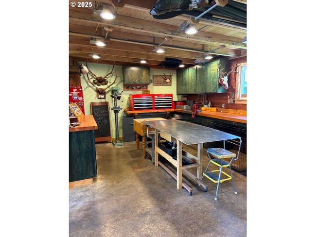 Garage | Image 23