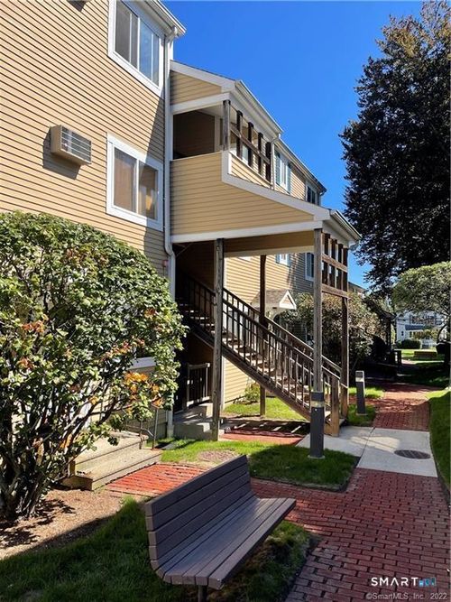 10-135 Flax Hill Rd, Norwalk, CT, 06854-2869 | Card Image