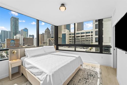 apt-912-225 N Miami Ave, Miami, FL, 33128-1975 | Card Image