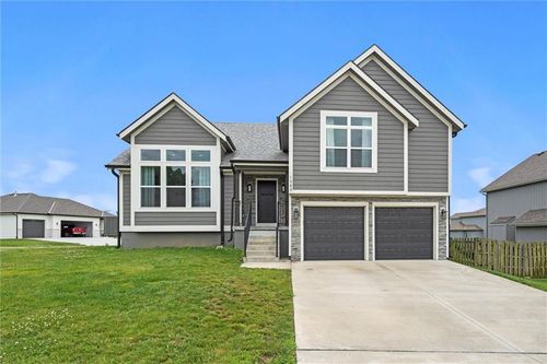 1302 Ragan Dr, Pleasant Hill, MO, 64080-1006 | Card Image