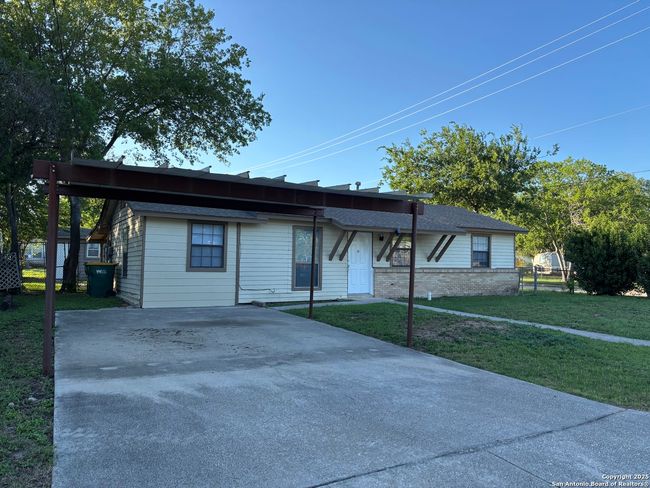 401 W Lindbergh Blvd, House other with 4 bedrooms, 1 bathrooms and null parking in Universal City TX | Image 4