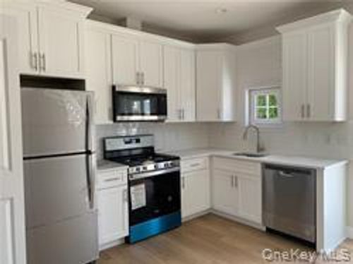 10-515 Jackson Ave, Lindenhurst, NY, 11757-2441 | Card Image