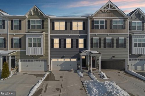 2757 Town View Cir, NEW WINDSOR, MD, 21776-8711 | Card Image