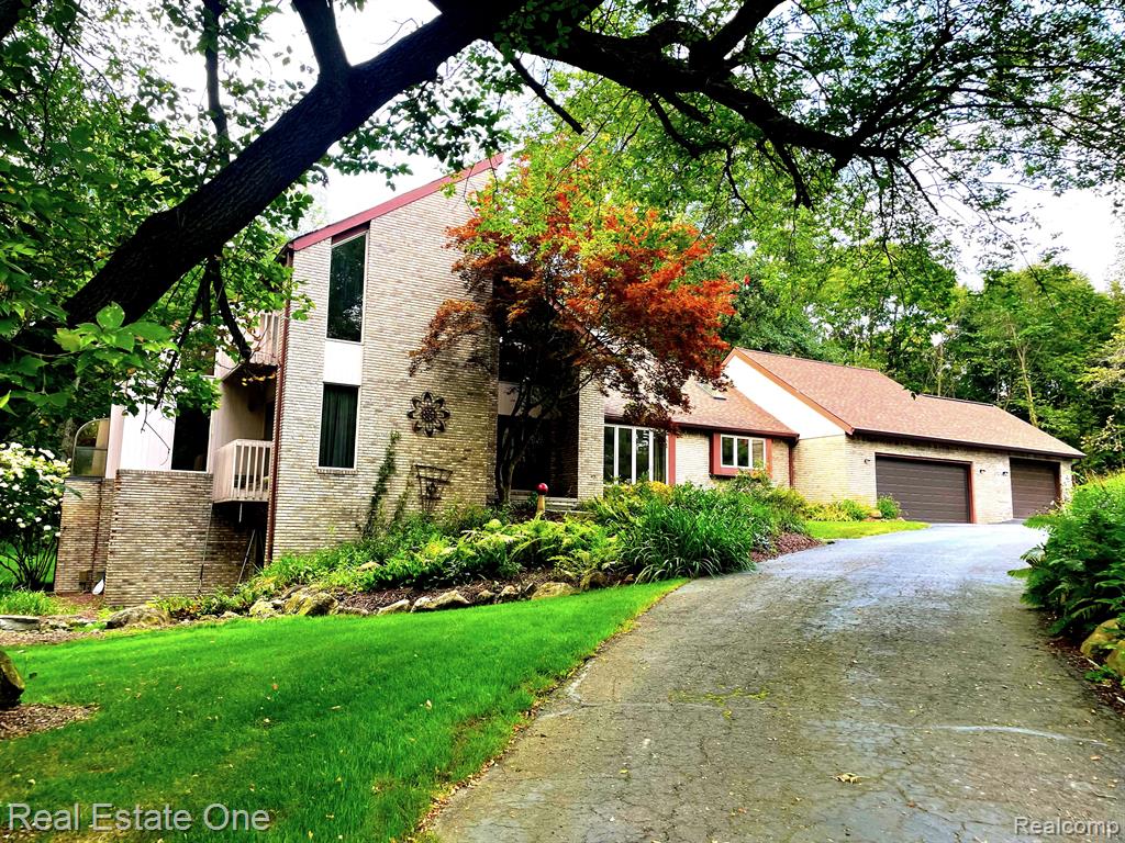 Foxfire Dr, Milford, MI 48380 #1