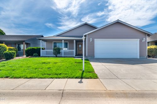2102 Lara Ln, Central Point, OR, 97502-3550 | Card Image