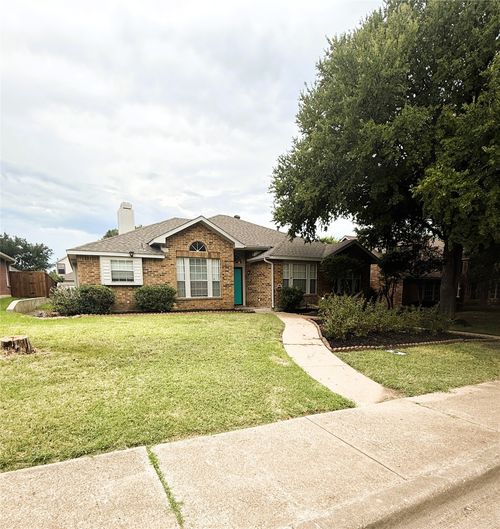 812 Twin Creek Dr, DeSoto, TX, 75115-5494 | Card Image