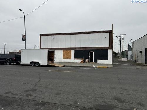 420 W Columbia St, Pasco, WA, 99301-5637 | Card Image