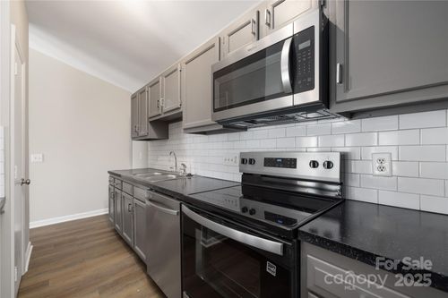 6142 Meadow Rose Ln, Charlotte, NC, 28215-3664 | Card Image