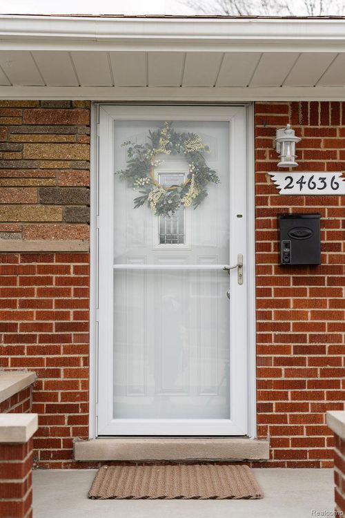 24636 Almond Ave, Eastpointe, MI, 48021-4231 | Card Image