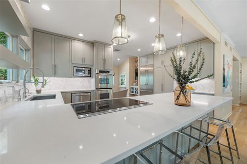 806 Rock Creek Dr, West Lake Hills, TX, 78746-4530 | Card Image