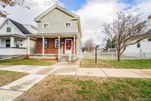 840 Vinewood St, Wyandotte, MI, 48192-4395 | Card Image