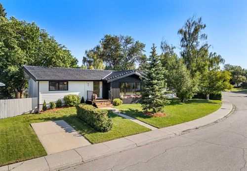 89 Gainsborough Dr Sw, Calgary, AB, T3E4W6 | Card Image