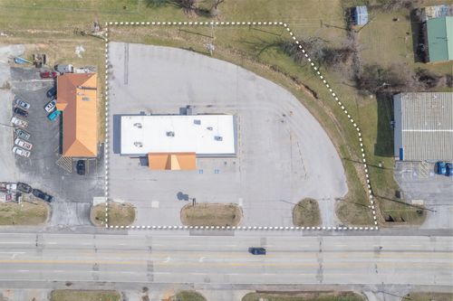 925 & 929 S Neosho Blvd, Neosho, MO, 64850-2055 | Card Image