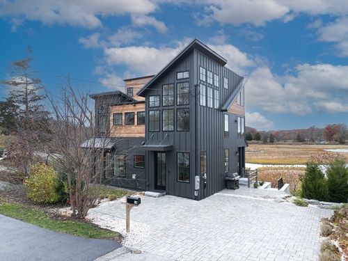 10 Chestnut Pl, Hingham, MA, 02043-1412 | Card Image