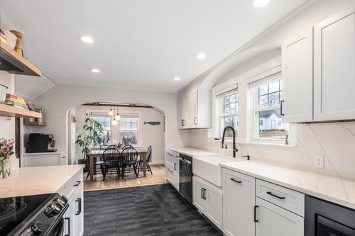 114 Fairview Ave, Portsmouth, NH, 03801-3563 | Card Image