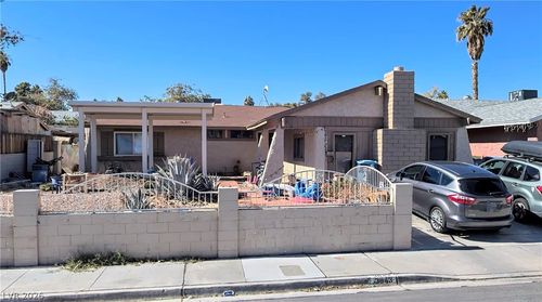 3843 Florrie Ave, Las Vegas, NV, 89121-4636 | Card Image