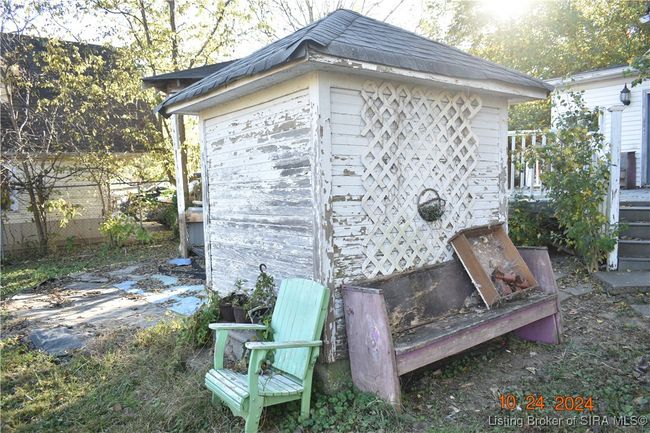 326 N Sycamore St, Home with 4 bedrooms, 2 bathrooms and null parking in Campbellsburg IN | Image 5