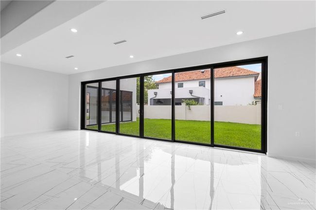 2228 S 45 Th St, House other with 3 bedrooms, 3 bathrooms and 2 parking in McAllen TX | Image 13