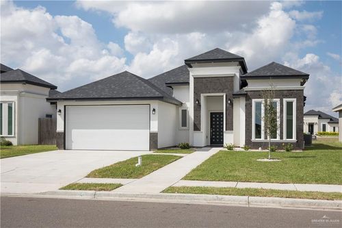 915 Pecan St, Alton, TX, 78573-2028 | Card Image
