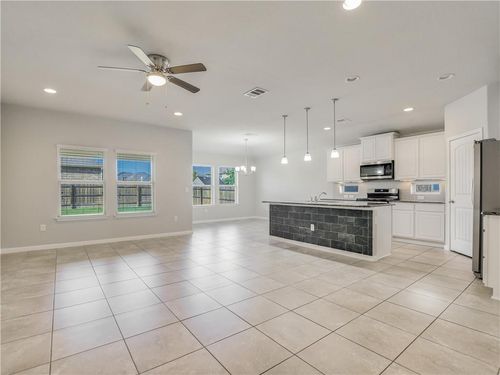 525 Heinatz Flat Ln, Leander, TX, 78641-9038 | Card Image