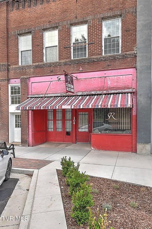 104 W Main St, Kingsport, TN, 37660-4214 | Card Image