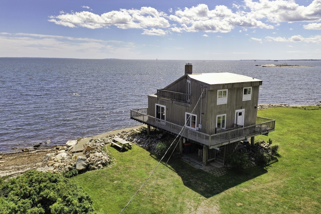 Wilburs Point Dr, Fairhaven, MA 02719