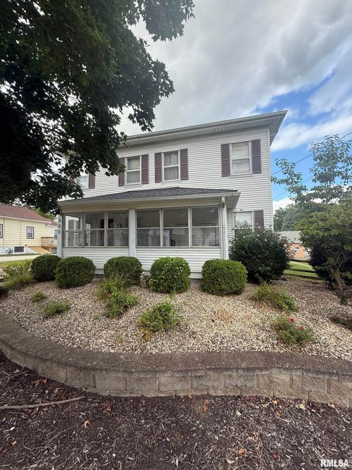 505 E Jefferson St, Washington, IL, 61571-1549 | Card Image