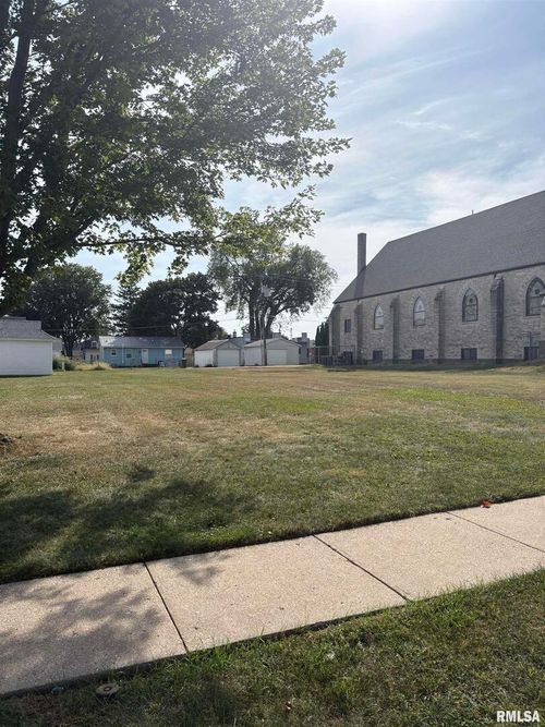 407 10th St, De Witt, IA, 52742-1448 | Card Image