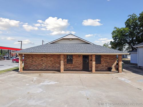 1015 E 6th St, Okmulgee, OK, 74447-4705 | Card Image