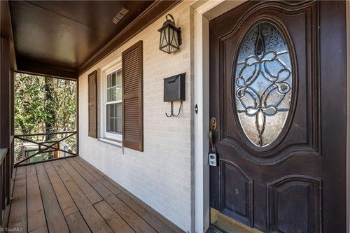 2009 Roanoke Dr, Greensboro, NC, 27408-6213 | Card Image