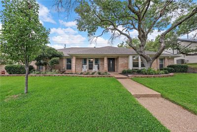 9921 Burgundy Lane, House other with 4 bedrooms, 3 bathrooms and null parking in Woodway TX | Image 2