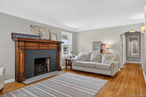 3 Adams Ln, Dearborn, MI, 48120-1002 | Card Image