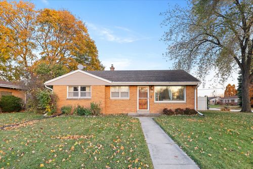 4612 S 61st St, Greenfield, WI, 53220-3903 | Card Image